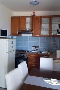 Η κουζίνα ή μικρή κουζίνα στο Apartments with parking space Krusevo, Novigrad - 17149
