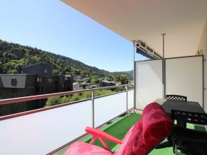 Pokój z balkonem z widokiem na góry w obiekcie T3 avec terrasse, proche centre Mont-Dore et Thermes, wifi, 2 parkings, résidence récente avec ascenseur - FR-1-608-235 w mieście Mont-Dore