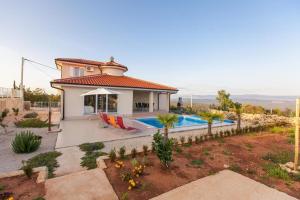 Fotografia z galérie ubytovania Family friendly house with a swimming pool Vrh, Krk - 17081 v destinácii Krk