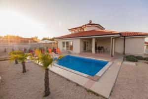 Fotografia z galérie ubytovania Family friendly house with a swimming pool Vrh, Krk - 17081 v destinácii Krk