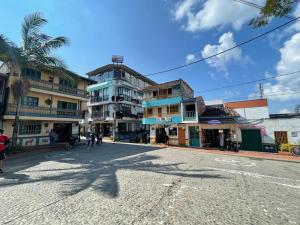 an empty street in a town with buildings at Hospedaje 3 Esquinas in Guatapé