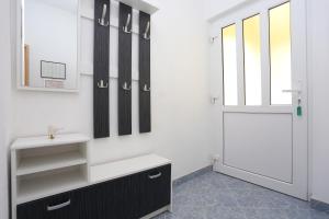 Fotografie z fotogalerie ubytování Apartments by the sea Okrug Donji, Ciovo - 17232 v destinaci Okrug Donji + 20 fotografií