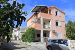 Fotografie z fotogalerie ubytování Apartments by the sea Slatine, Ciovo - 17235 v destinaci Slatine