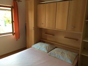 Fotografie z fotogalerie ubytování Apartments by the sea Slatine, Ciovo - 17235 v destinaci Slatine + 9 fotografií