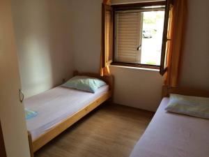 Fotografie z fotogalerie ubytování Apartments by the sea Slatine, Ciovo - 17235 v destinaci Slatine