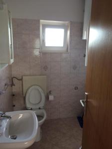 Fotografie z fotogalerie ubytování Apartments by the sea Slatine, Ciovo - 17235 v destinaci Slatine