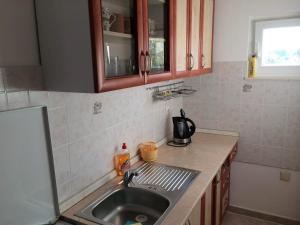 Fotografie z fotogalerie ubytování Apartments by the sea Slatine, Ciovo - 17235 v destinaci Slatine
