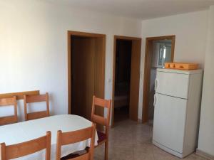 Fotografie z fotogalerie ubytování Apartments by the sea Slatine, Ciovo - 17235 v destinaci Slatine