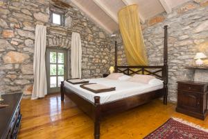 Postel nebo postele na pokoji v ubytování Family friendly house with a swimming pool Bajcici, Krk - 17293 + 10 fotografií