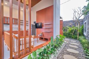 a guest house with a view of the garden at Villa Casa Natura 15 - 2 BRV with private pool 15 mins to Ubud in Ubud