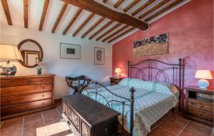 a bedroom with a bed and a dresser and a mirror at Villamota in Arezzo