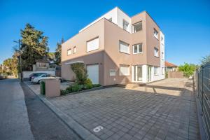 Budova, v ktorej sa apartmán nachádza