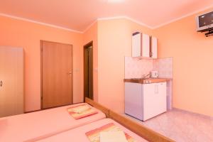 Galeriebild der Unterkunft Apartments with a parking space Orebic, Peljesac - 17134 in Orebić