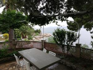 Fotografia z galérie ubytovania Apartments by the sea Zivogosce - Mala Duba, Makarska - 17399 v destinácii Živogošće