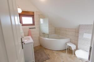 Fotografie z fotogalerie ubytování Luxury villa with a swimming pool Dujmic Selo, Gorski kotar - 17441 v destinaci Ogulin