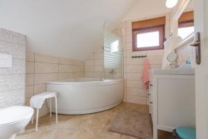 Fotografie z fotogalerie ubytování Luxury villa with a swimming pool Dujmic Selo, Gorski kotar - 17441 v destinaci Ogulin