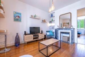 Apt 2-4 pers, charme de l'ancien, calme, vélos, Annecy centre的厨房或小厨房