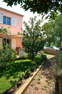 Fotografia z galérie ubytovania Apartments with a parking space Betina, Murter - 17478 v Betine + 17 fotografií