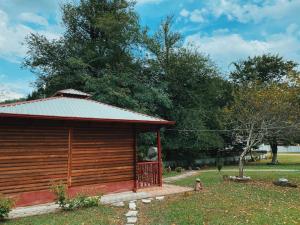 Taman di luar Matua guest house
