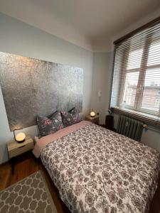 Postel nebo postele na pokoji v ubytování Jedności Hostel