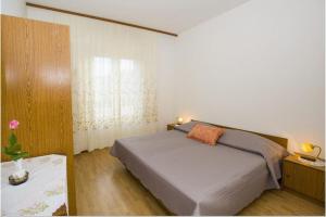 Ένα ή περισσότερα κρεβάτια σε δωμάτιο στο Rooms with WiFi Kampor, Rab - 17412