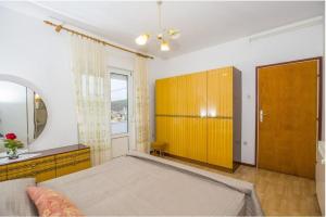 Fotografia z galérie ubytovania Double Room Kampor 17412b v Rabe + 7 fotografií