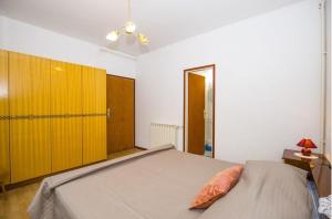 Fotografia z galérie ubytovania Double Room Kampor 17412b v Rabe