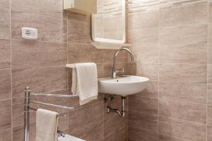 Kúpeľňa v ubytovaní Basement studio apartment