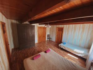 Katil atau katil-katil dalam bilik di Matua guest house