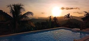Bazén v ubytování Villa COSAROE 6-14 pers Piscine et superbe vue mer PANORAMIQUE nebo v jeho okolí