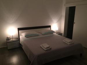 Posteľ alebo postele v izbe v ubytovaní Apartments by the sea Sukosan, Zadar - 17203