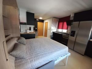 A kitchen or kitchenette at Estudio en Ribeira