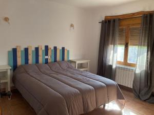 a bedroom with a bed and a window at Casas Rurales La Trufa Madre Casa 2 in Vega del Cadorno