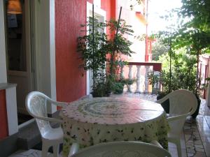 Patio nebo venkovní prostory v ubytování Apartments with parking spaces Lopar, Rab - 18001