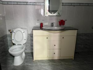 Koupelna v ubytování Bich Chau Hotel