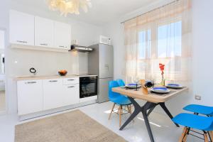 Fotografia z galérie ubytovania Apartments with a parking space Makarska - 17047 v destinácii Makarska