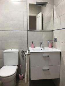 Ένα μπάνιο στο AGRADABLE CASA EN SAN JOSE