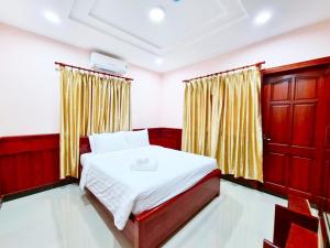 Postel nebo postele na pokoji v ubytování Con Dao Tan Son Nhat Hotel