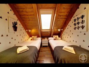 a room with two beds in a attic at VARRADOS de Alma de Nieve in Naut Aran