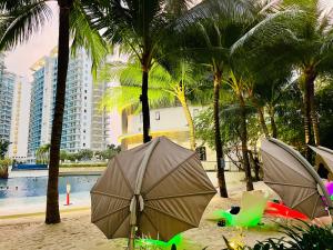 Foto de la galeria de Azure Pool View with Balcony, WiFi and Netflix a Manila