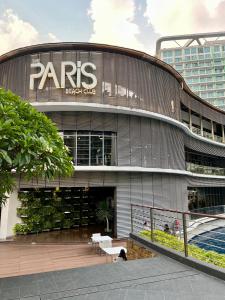 Foto de la galeria de Azure Pool View with Balcony, WiFi and Netflix a Manila
