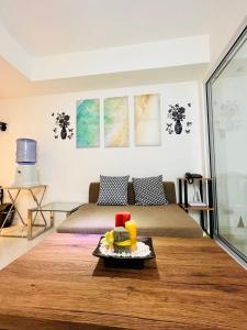 Foto de la galeria de Azure Pool View with Balcony, WiFi and Netflix a Manila