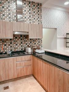 Кухня или мини-кухня в Al Baraka Resort
