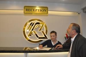 two people are sitting at a reception desk at KOÇ OTEL ELİT TERMİNAL in Isparta