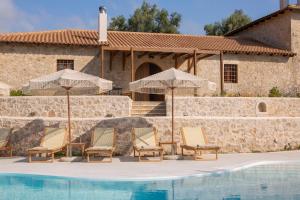 Bazén v ubytovaní Luxury Villa Happynest alebo v jeho blízkosti