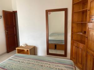 Postel nebo postele na pokoji v ubytování Vacanze Salina camera matrimoniale con terrazzo + 5 fotografií