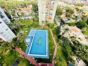 widok na basen w mieście w obiekcie A697 - Club Médico - 2004 Finestrat s.l. w mieście Benidorm