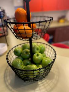 a basket of green apples and oranges on a counter at Mother Earth Motor Lodge in Kinston
