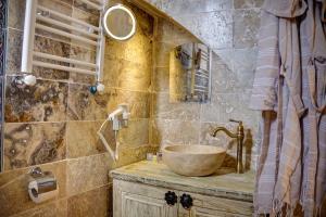 Koupelna v ubytování Aşk-ı Nare Cave Hotel - Swimming Pool & SPA