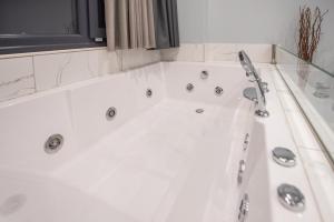 Koupelna v ubytování Sea & City LUXURY SUITE
